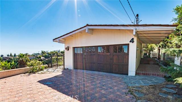 4 Goldenspur Lane - Photo 1