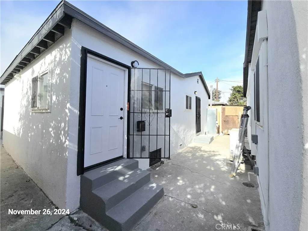 10916 Inglewood Avenue - Photo 1