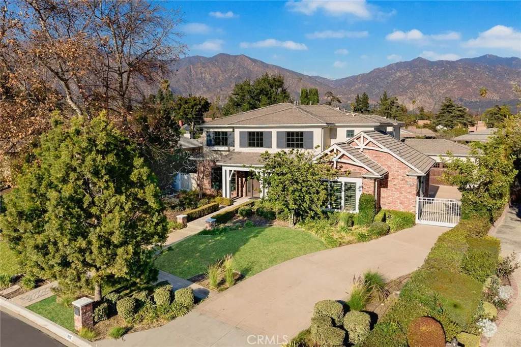 327 Oxford Drive - Photo 1