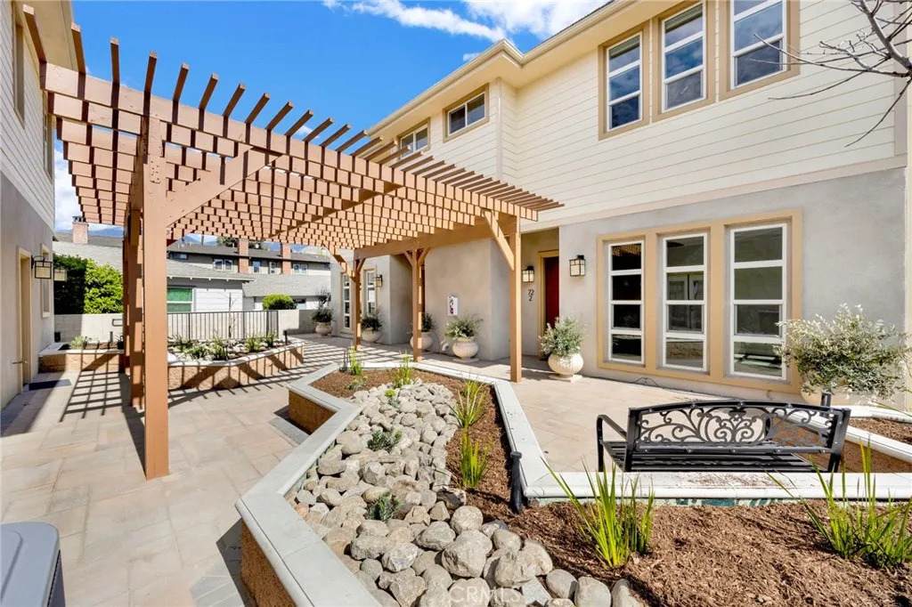 72 Oak Avenue - Photo 1