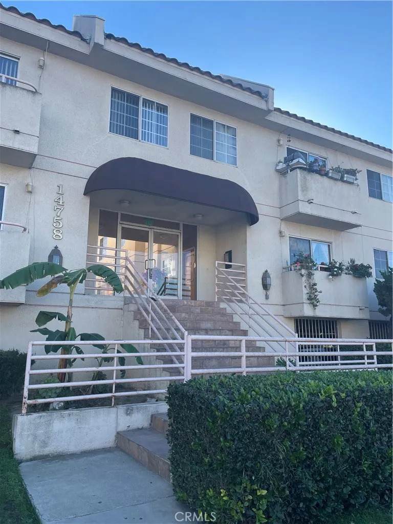 14758 Magnolia Boulevard - Photo 1