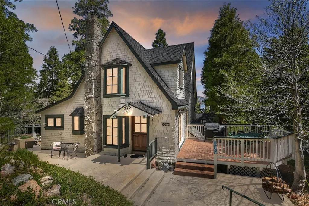 242 Holiday Drive - Photo 1