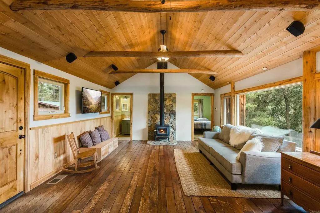 21932 Crestline Road - Photo 1