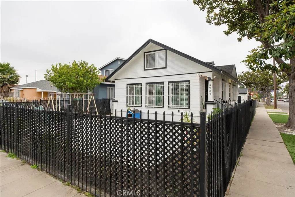 8924 Towne Avenue - Photo 1