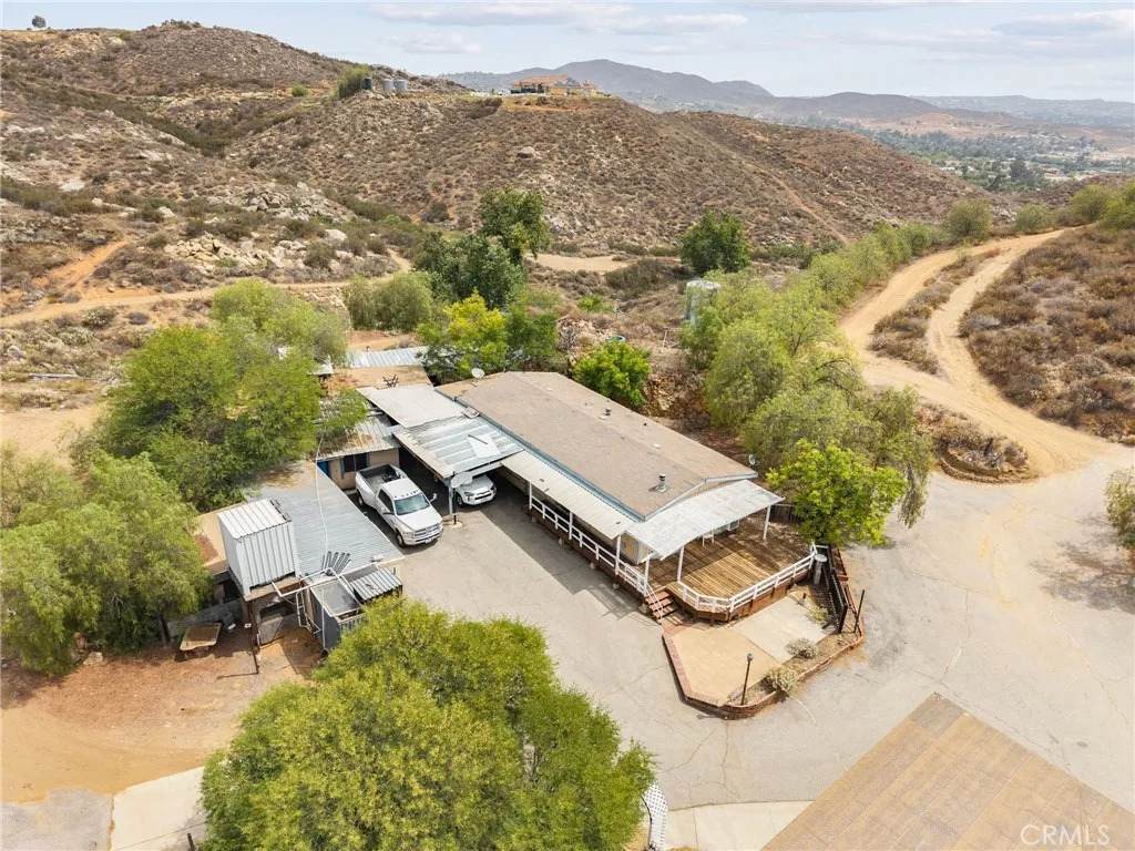 23900 Fellow - Photo 1