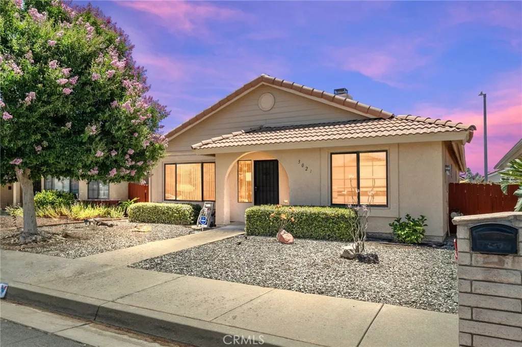3021 La Paz Avenue - Photo 1