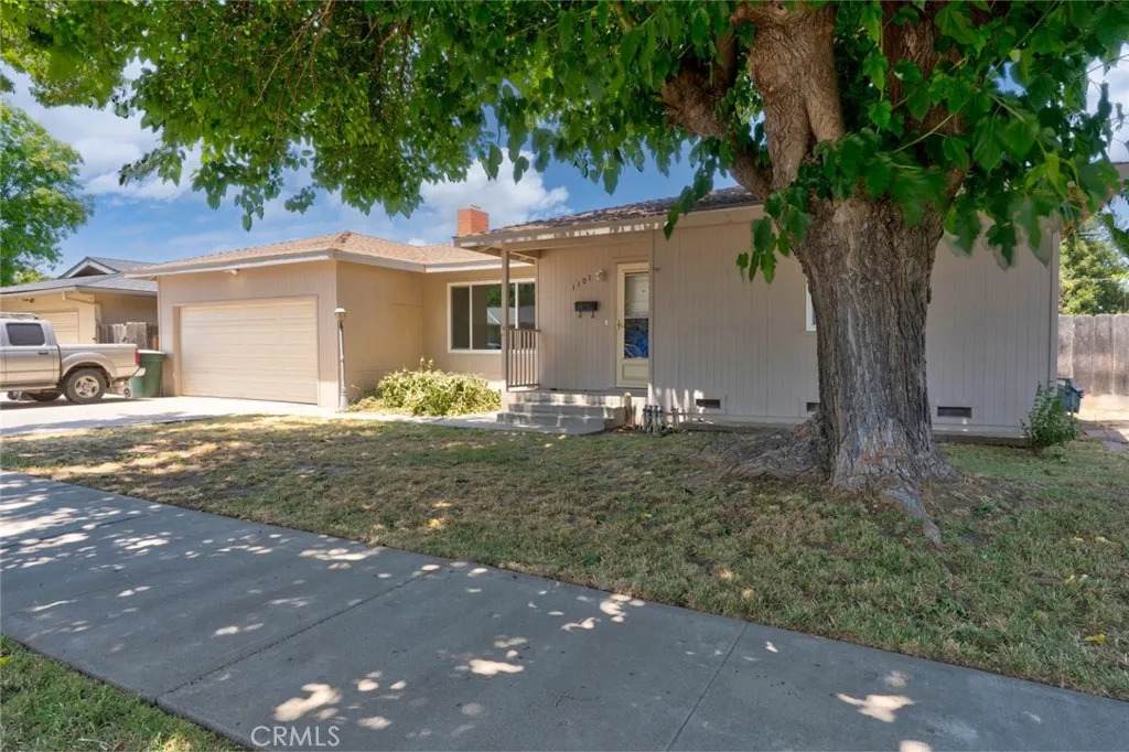 1101 Kensington Drive - Photo 1