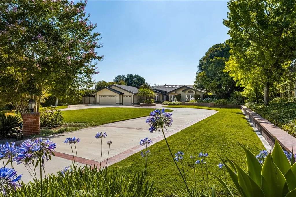 571 Turnabout Rd - Photo 1