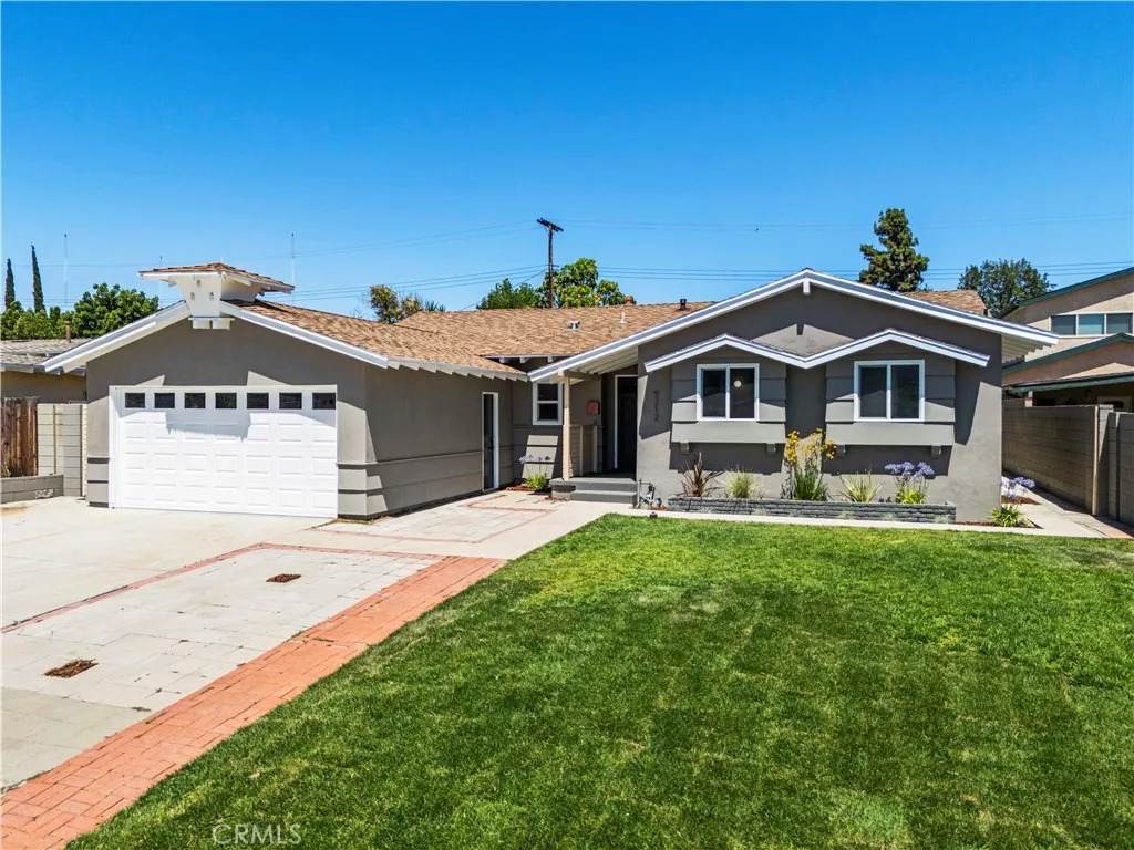9712 Saloma Avenue - Photo 1