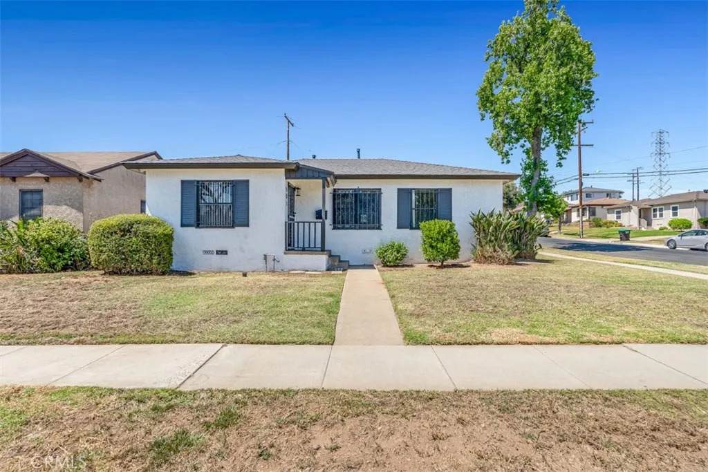 501 Floral Drive - Photo 1