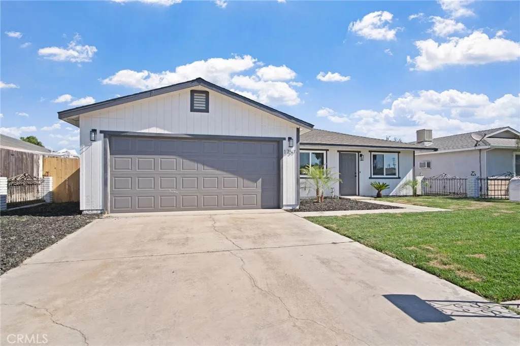 1757 Hickory Avenue - Photo 1