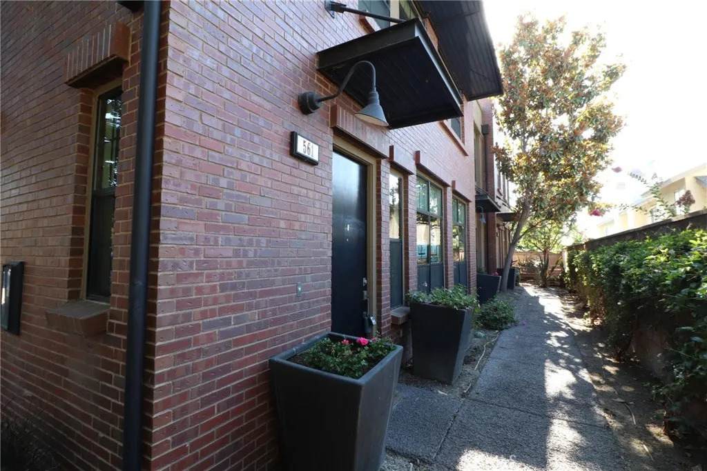 561 Maple Avenue - Photo 1