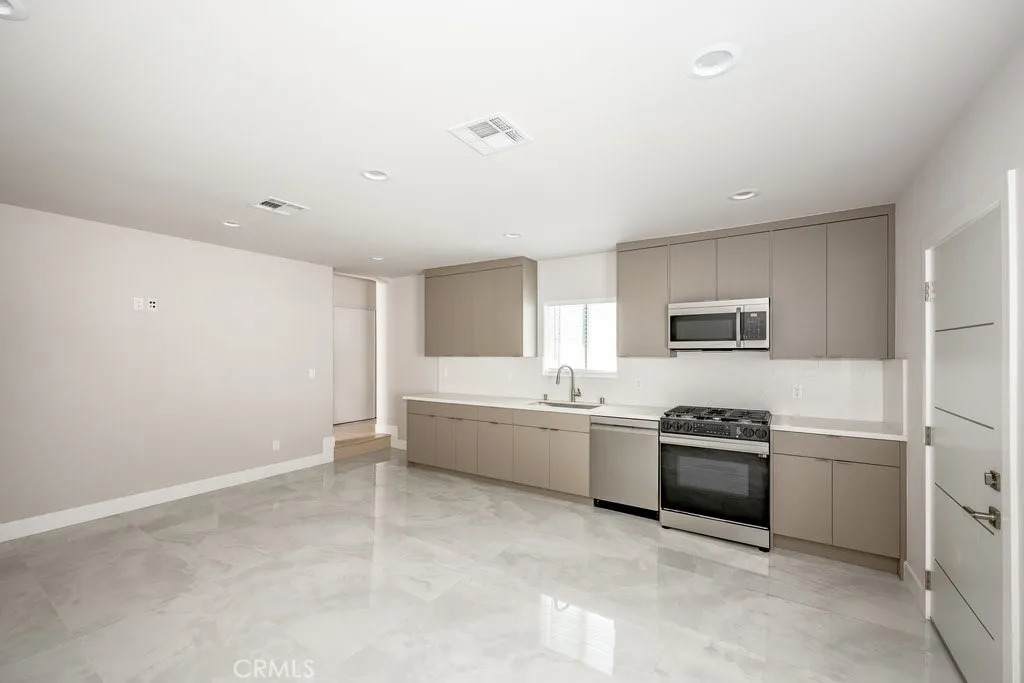 6148 Morella Avenue - Photo 1