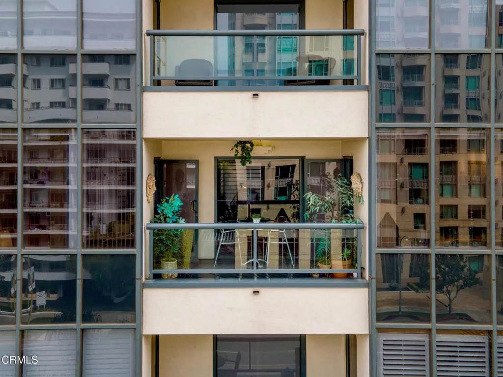 10724 Wilshire Boulevard - Photo 1