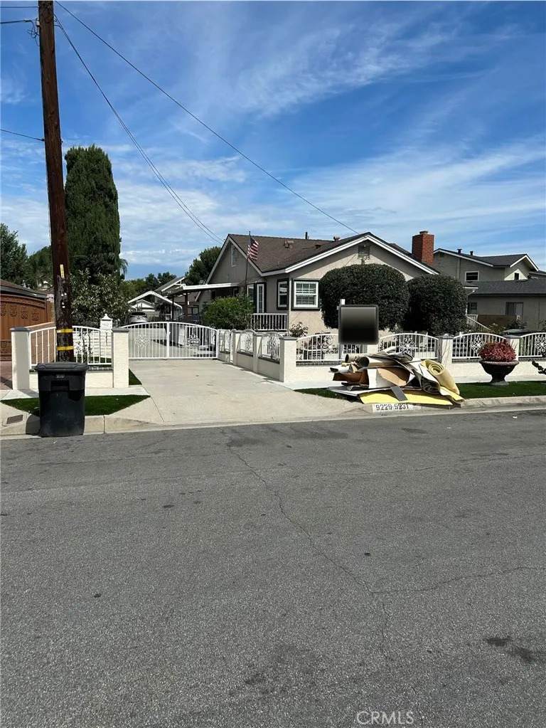 9229 Mandale - Photo 1