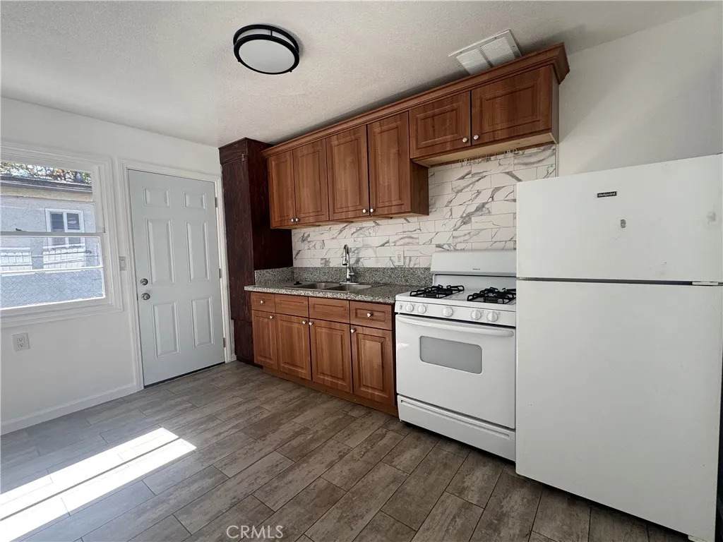 146 Parker - Photo 1