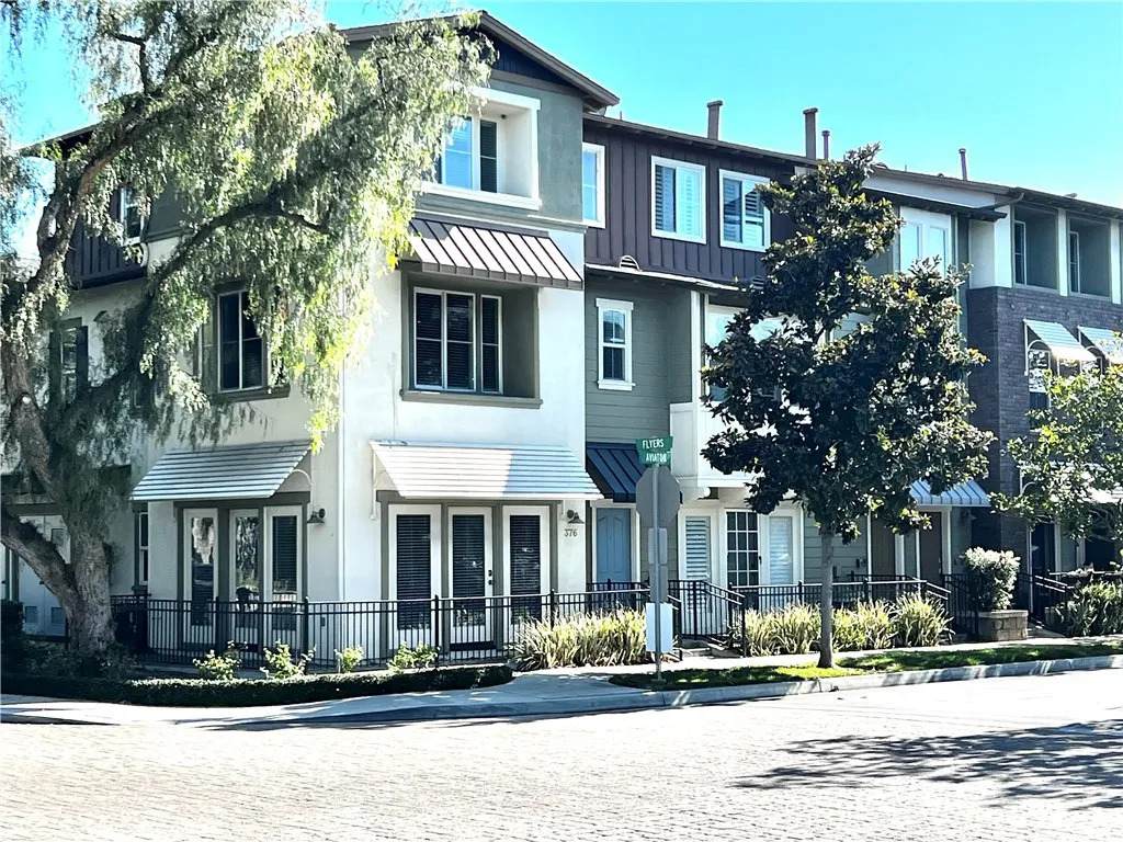 376 Aviator - Photo 1