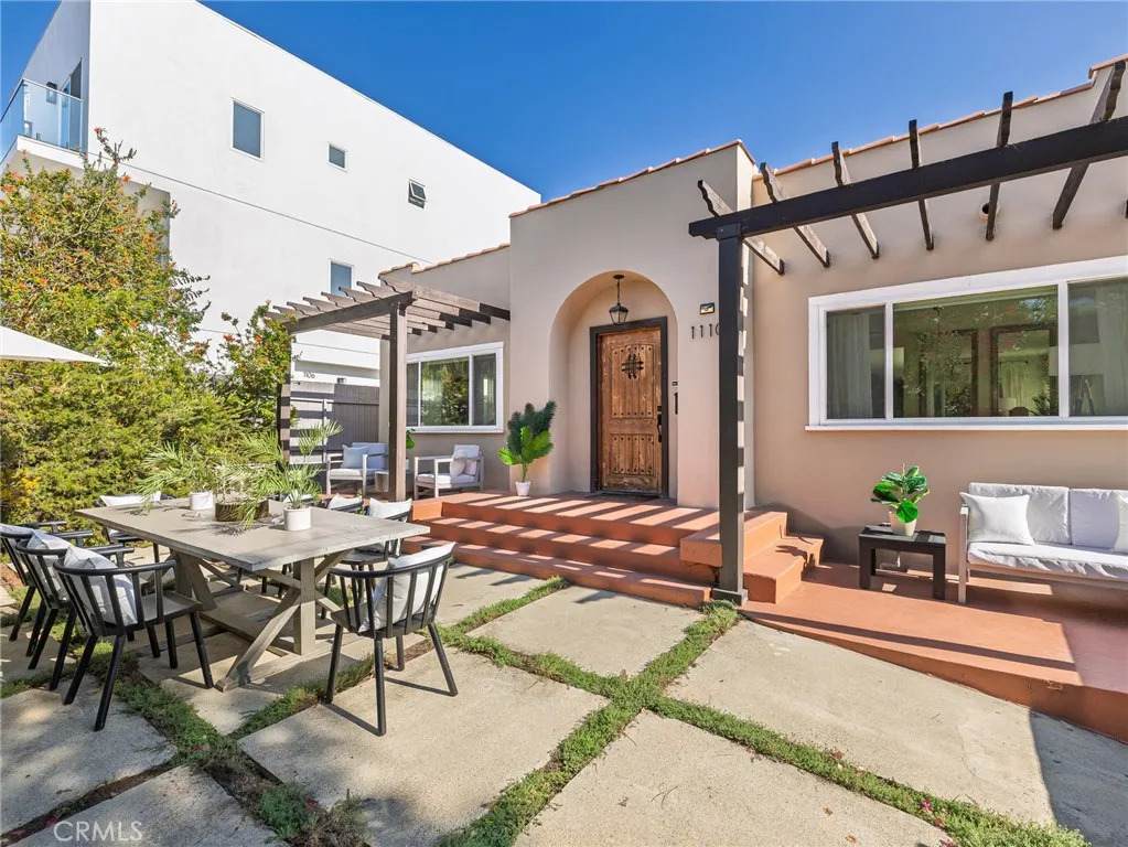 1110 Queen Anne - Photo 1