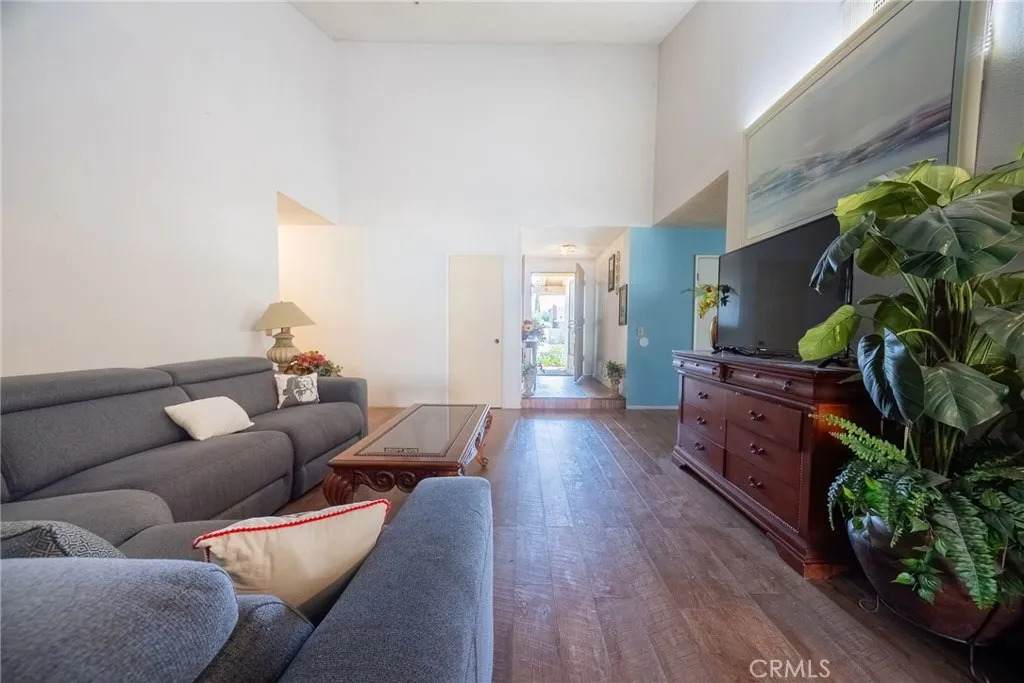 2433 Medina Avenue - Photo 1