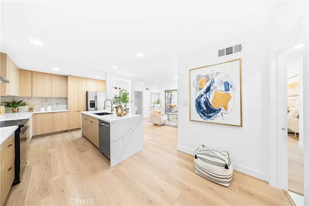 1550 Laurel Avenue - Photo 1