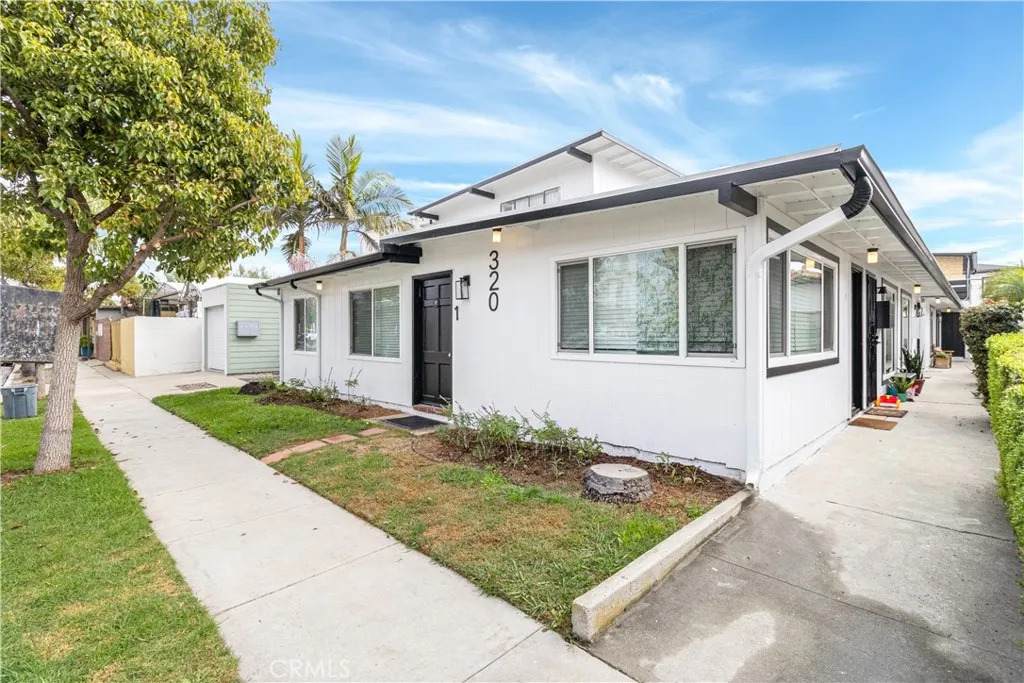 320 7th Street - Photo 1