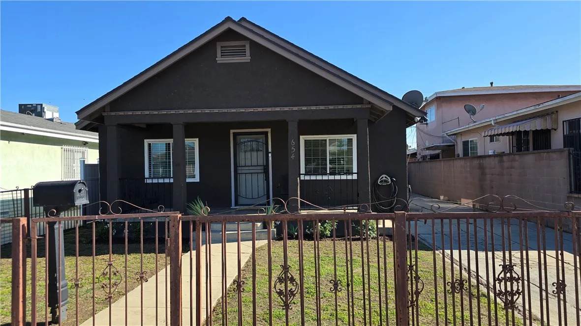 654 Oakford - Photo 1