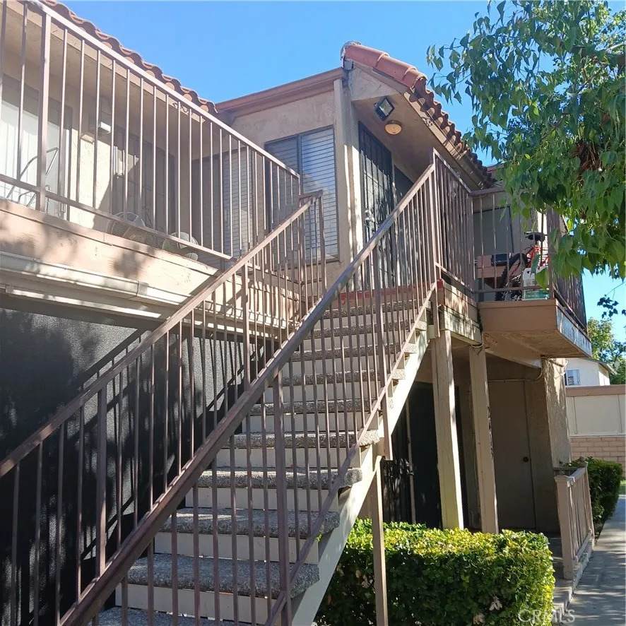2433 West Acacia Avenue - Photo 1