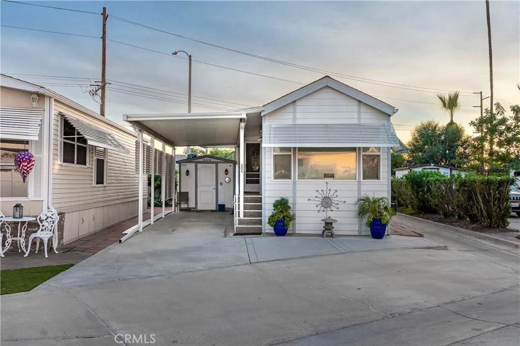 1295 Cawston - Photo 1