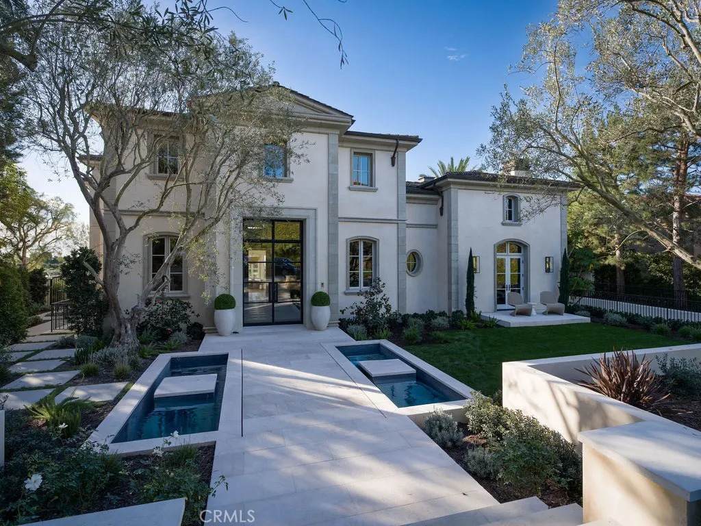 24 Fairway - Photo 1