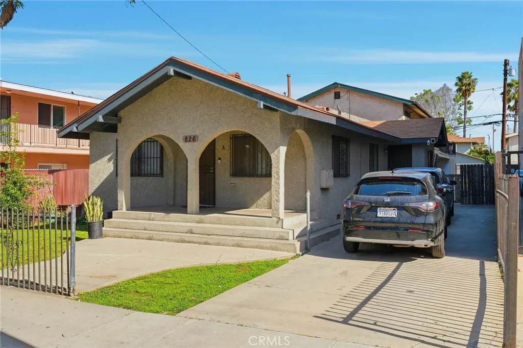 826 Gaviota - Photo 1