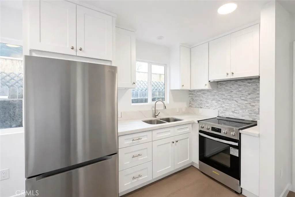 6907 Noble - Photo 1