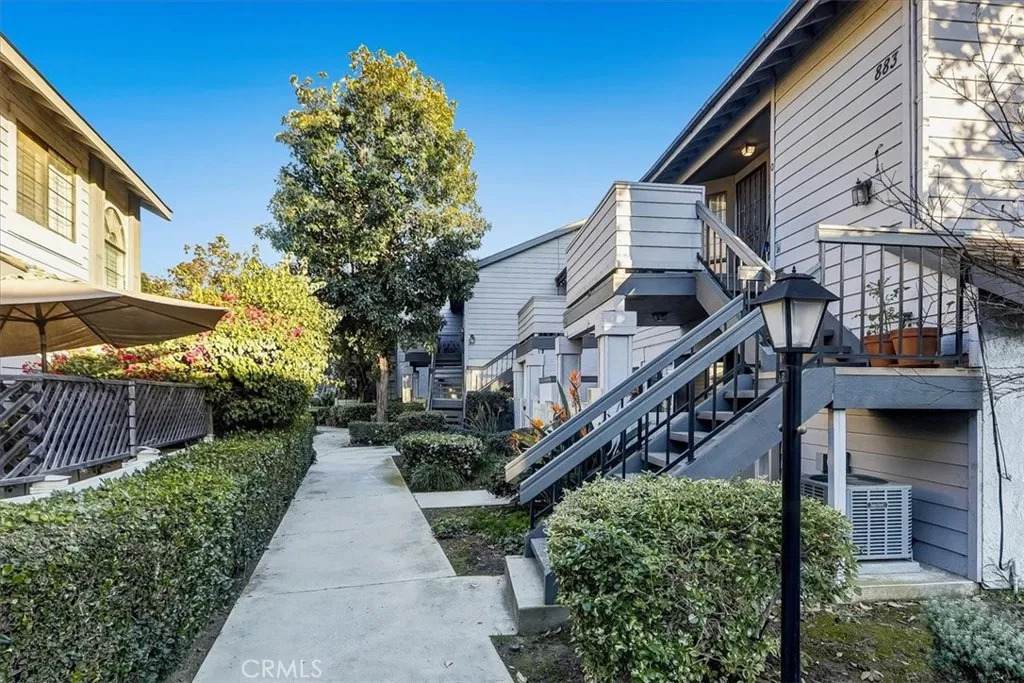 883 34th Street - Photo 1