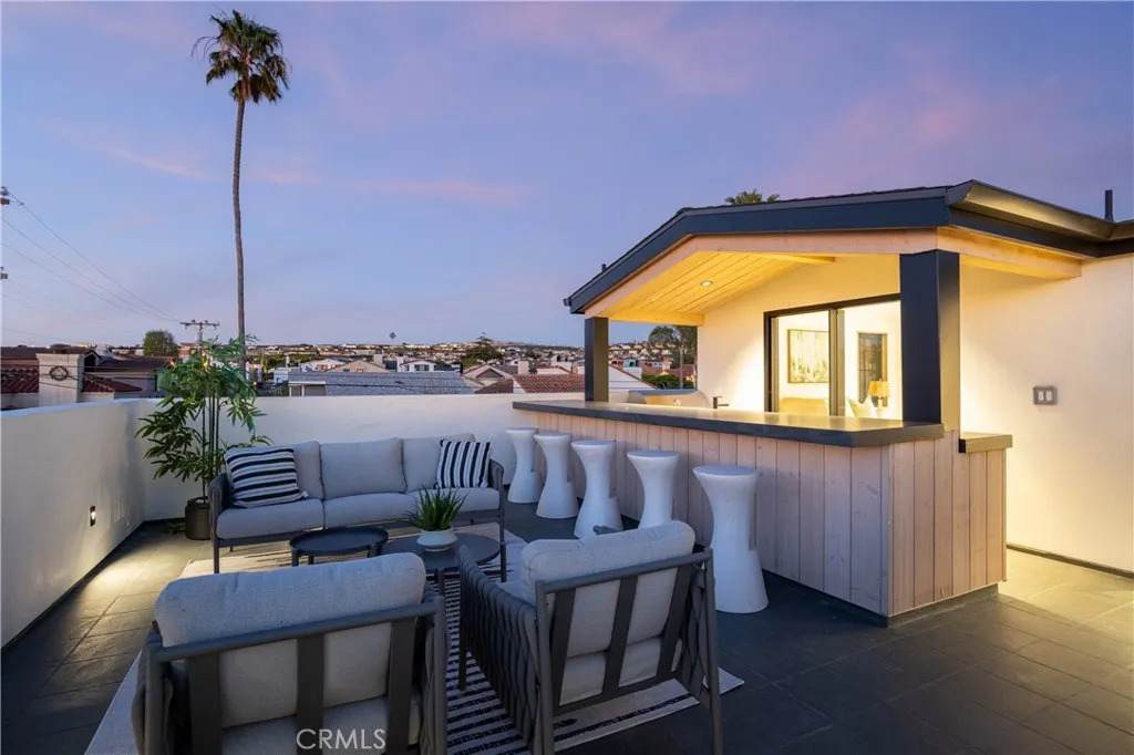 519 Narcissus Avenue - Photo 1