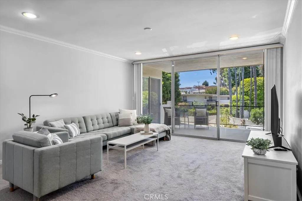 289 Barrington Avenue - Photo 1
