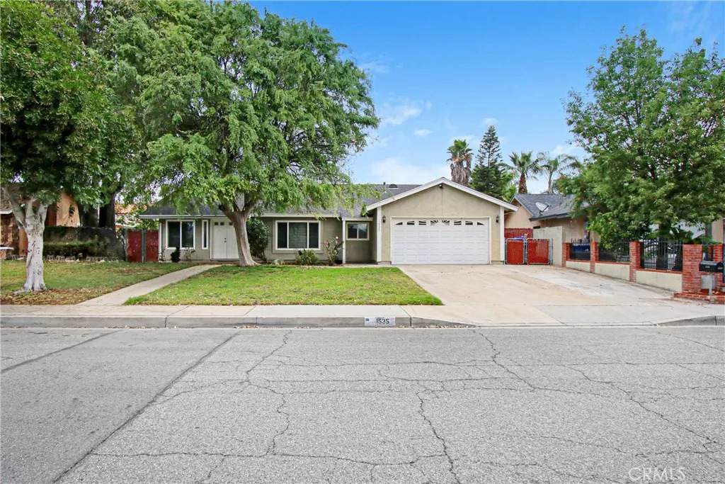 1535 Hazeltine - Photo 1