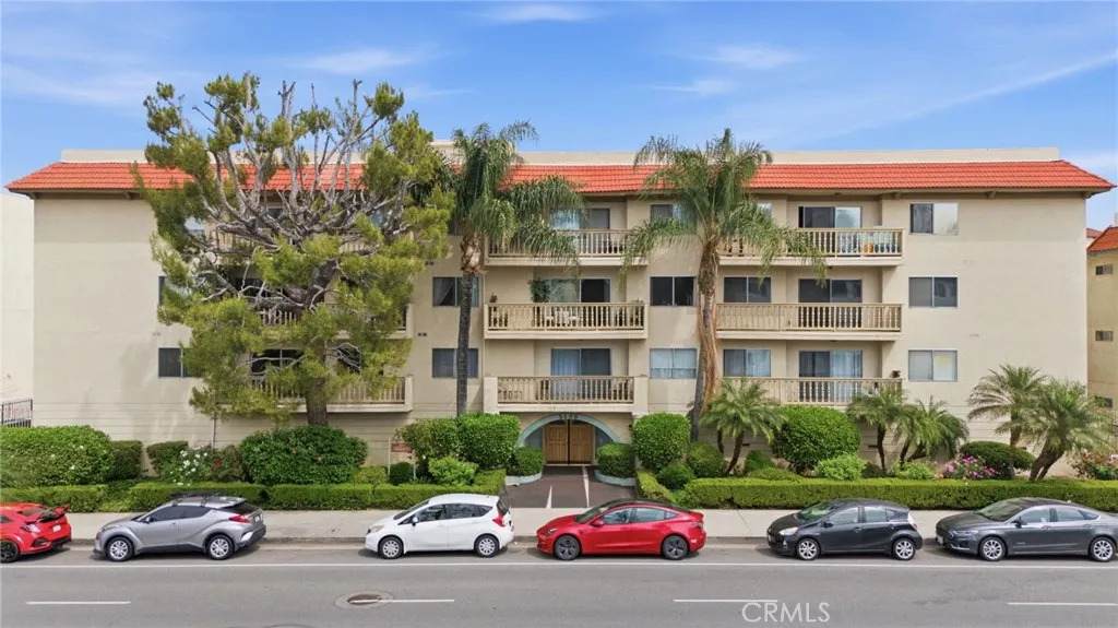 5400 Lindley Avenue - Photo 1