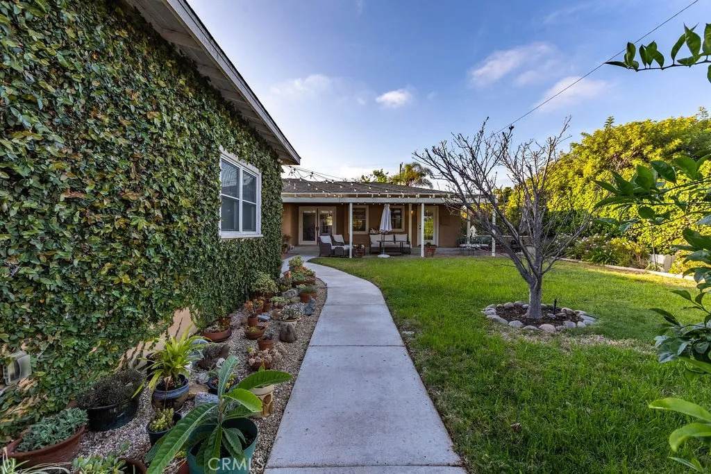 1121 Vista Way - Photo 1