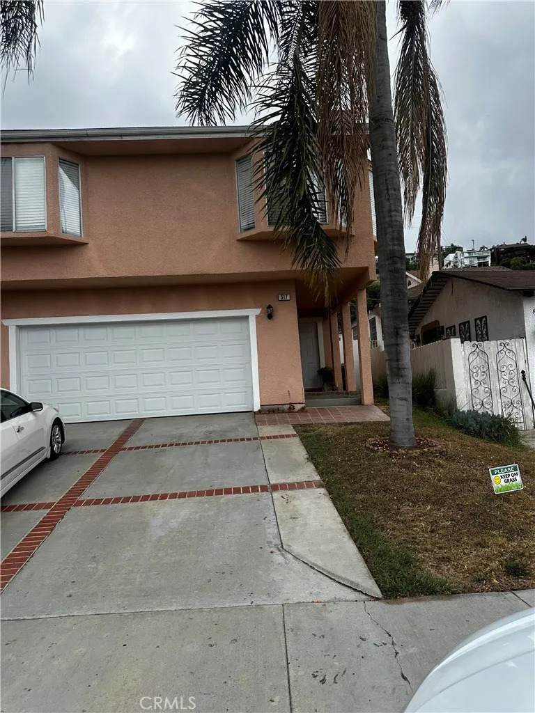 517 Hewes - Photo 1