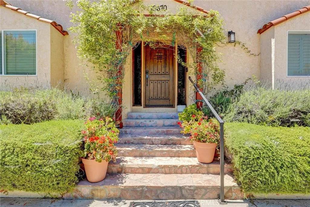 16670 Moorpark - Photo 1