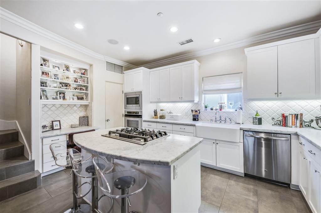 145 Hawthorn - Photo 1