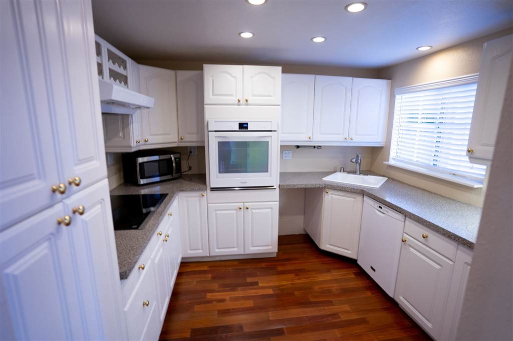 2870 Andover Ave - Photo 1