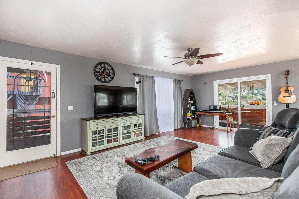 1209 Buena Vista - Photo 1