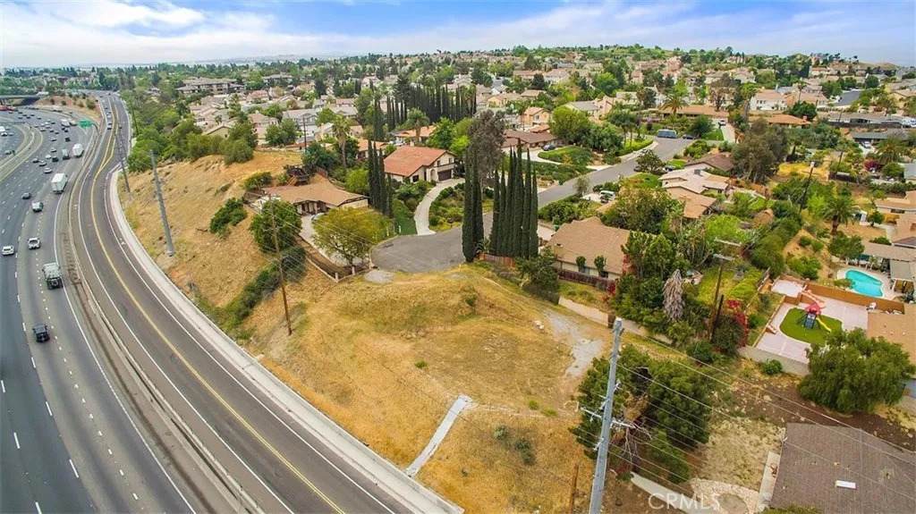 20517 Claremont - Photo 1