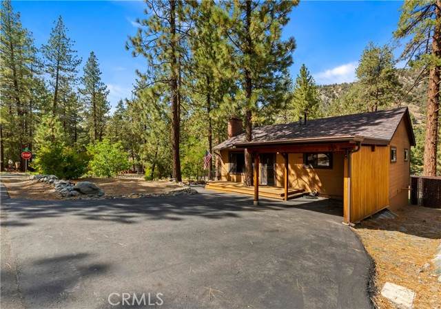 1498 Betty Street - Photo 1
