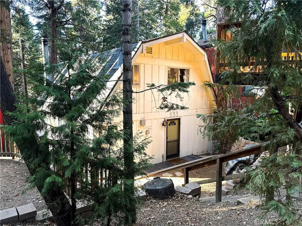 533 Victoria Court - Photo 1