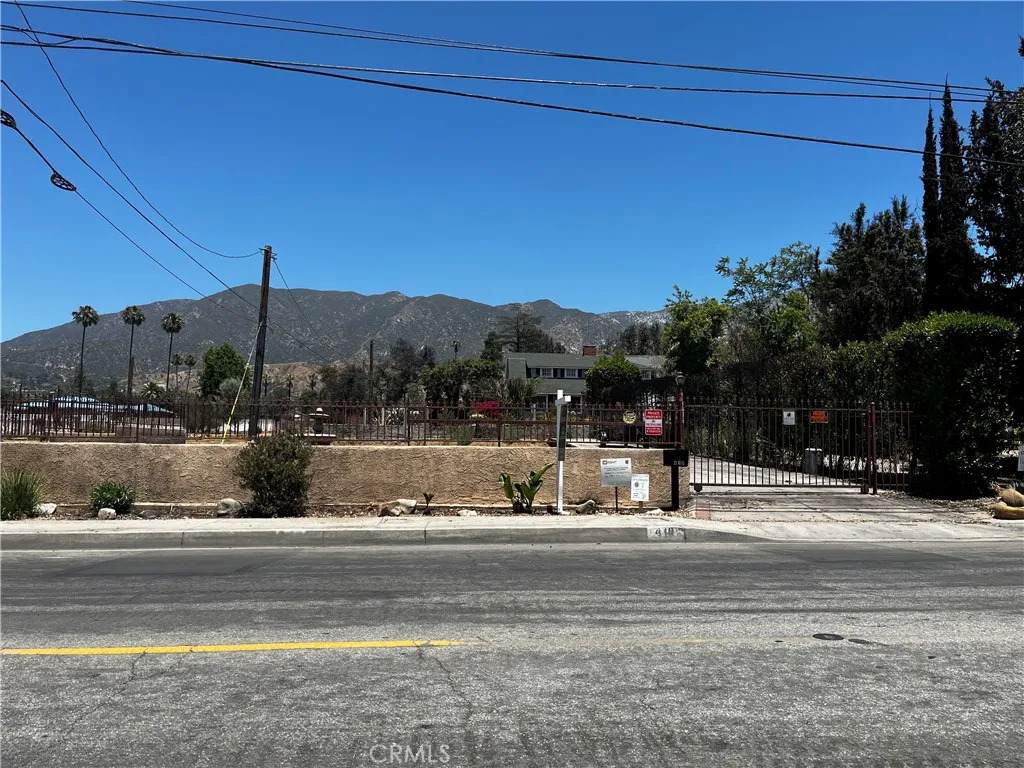 419 Altadena - Photo 1