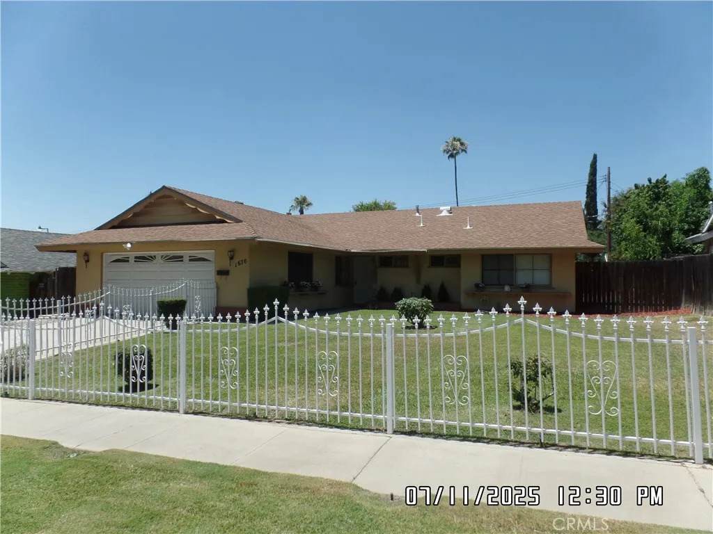 1676 Dumbarton Avenue - Photo 1