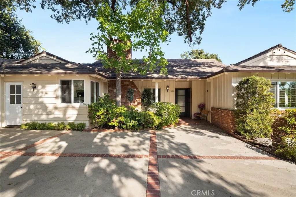 1648 Highland Oaks Drive - Photo 1