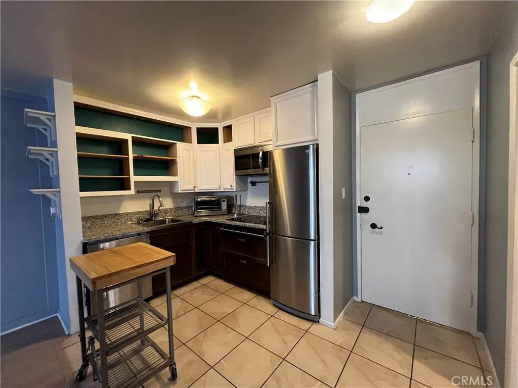 320 Gramercy Place - Photo 1