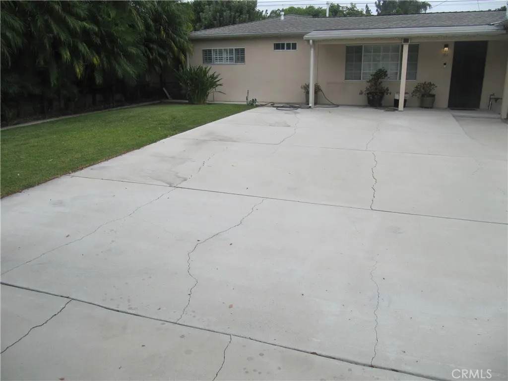 814 Cucamonga Avenue - Photo 1